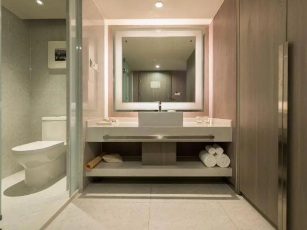 Jinjiang Metropolo Shanghai Xujiahui Nanhuating Hotel 4*,