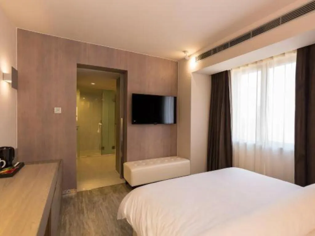 Jinjiang Metropolo Shanghai Xujiahui Nanhuating Hotel 4*,  China