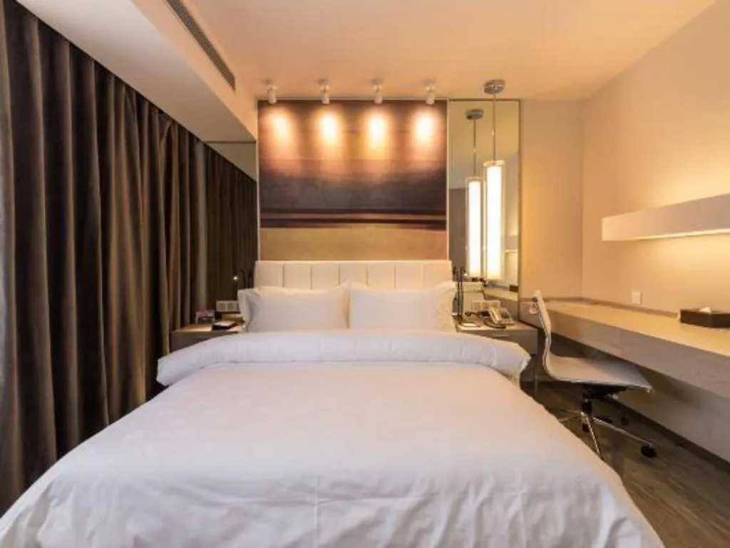 Jinjiang Metropolo Shanghai Xujiahui Nanhuating Hotel