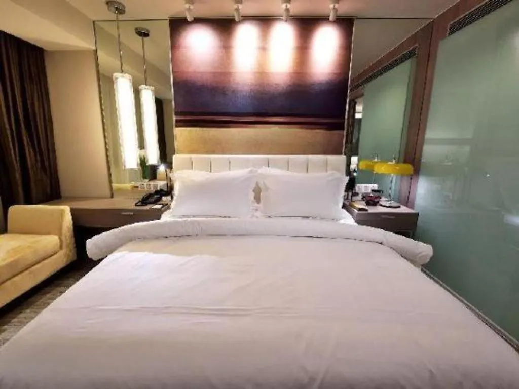 Jinjiang Metropolo Shanghai Xujiahui Nanhuating Hotel
