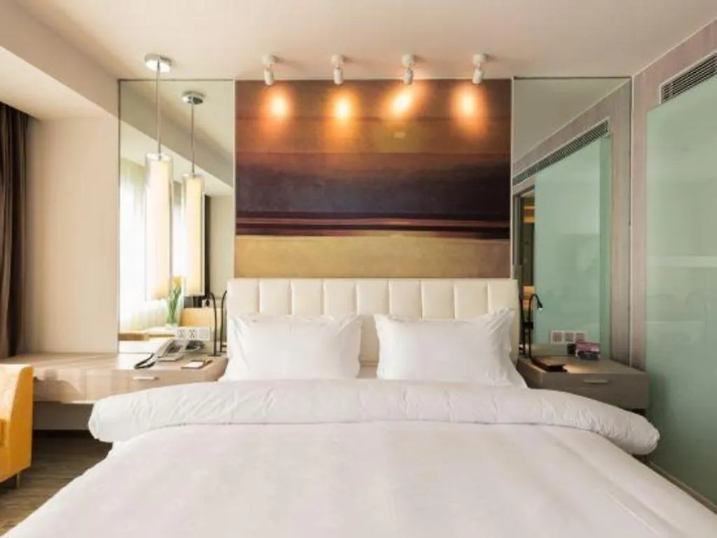 Jinjiang Metropolo Shanghai Xujiahui Nanhuating Hotel