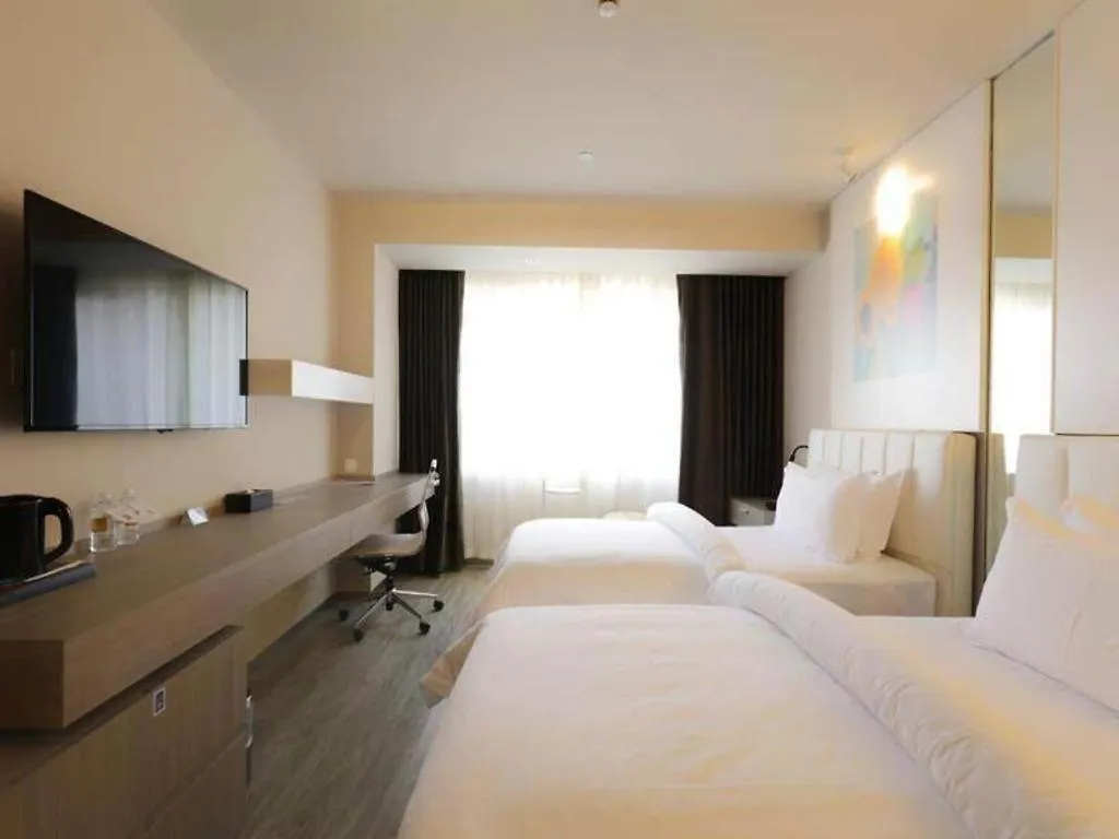 Jinjiang Metropolo Shanghai Xujiahui Nanhuating Hotel 4*,  China