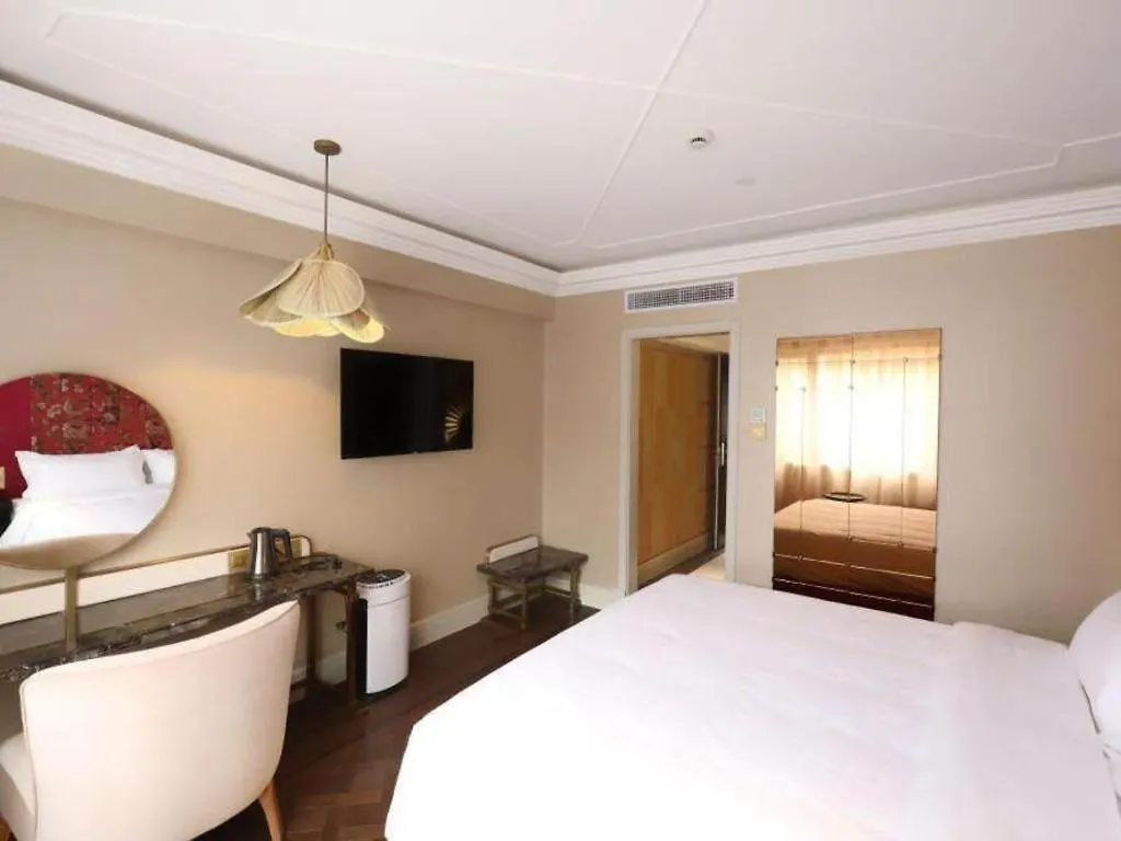Jinjiang Metropolo Shanghai Xujiahui Nanhuating Hotel 4*,