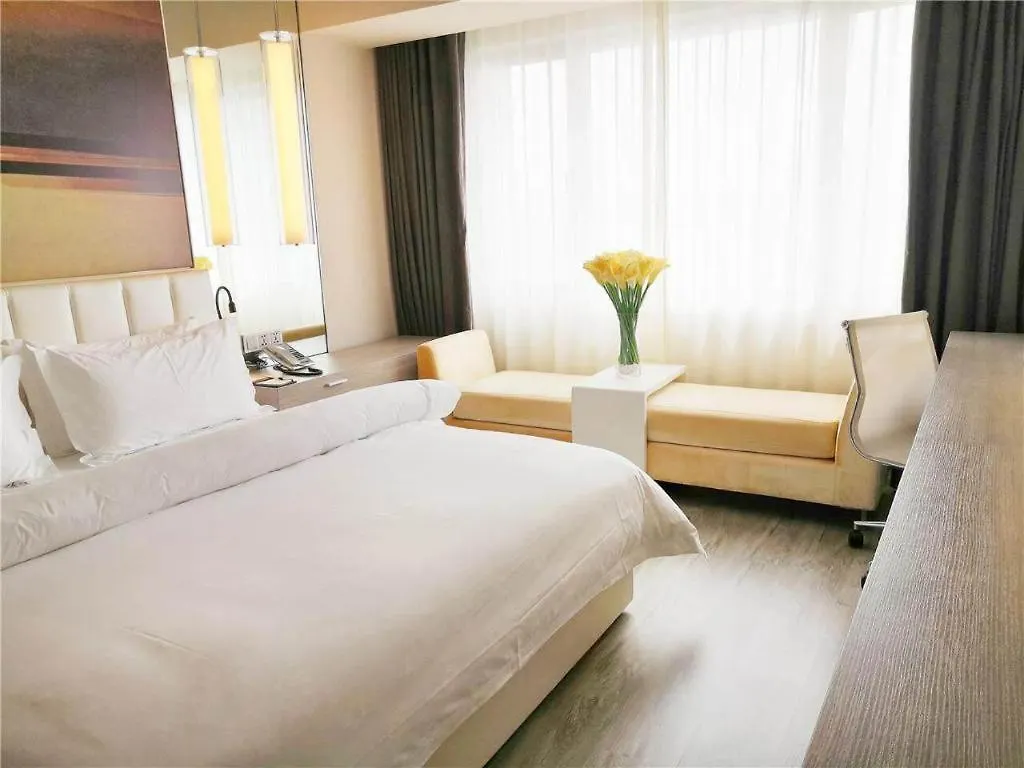 Jinjiang Metropolo Shanghai Xujiahui Nanhuating Hotel
