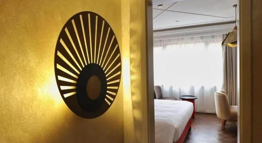 Jinjiang Metropolo Shanghai Xujiahui Nanhuating Hotel