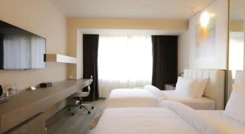 Jinjiang Metropolo Shanghai Xujiahui Nanhuating Hotel