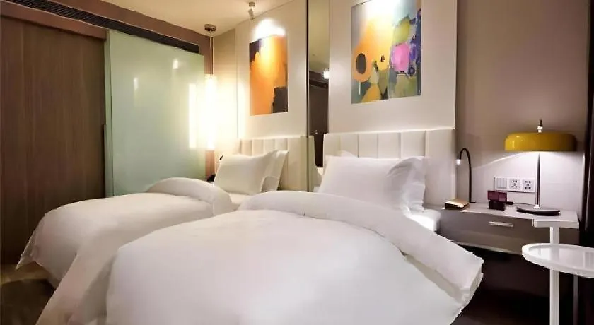 Jinjiang Metropolo Shanghai Xujiahui Nanhuating Hotel 4*,