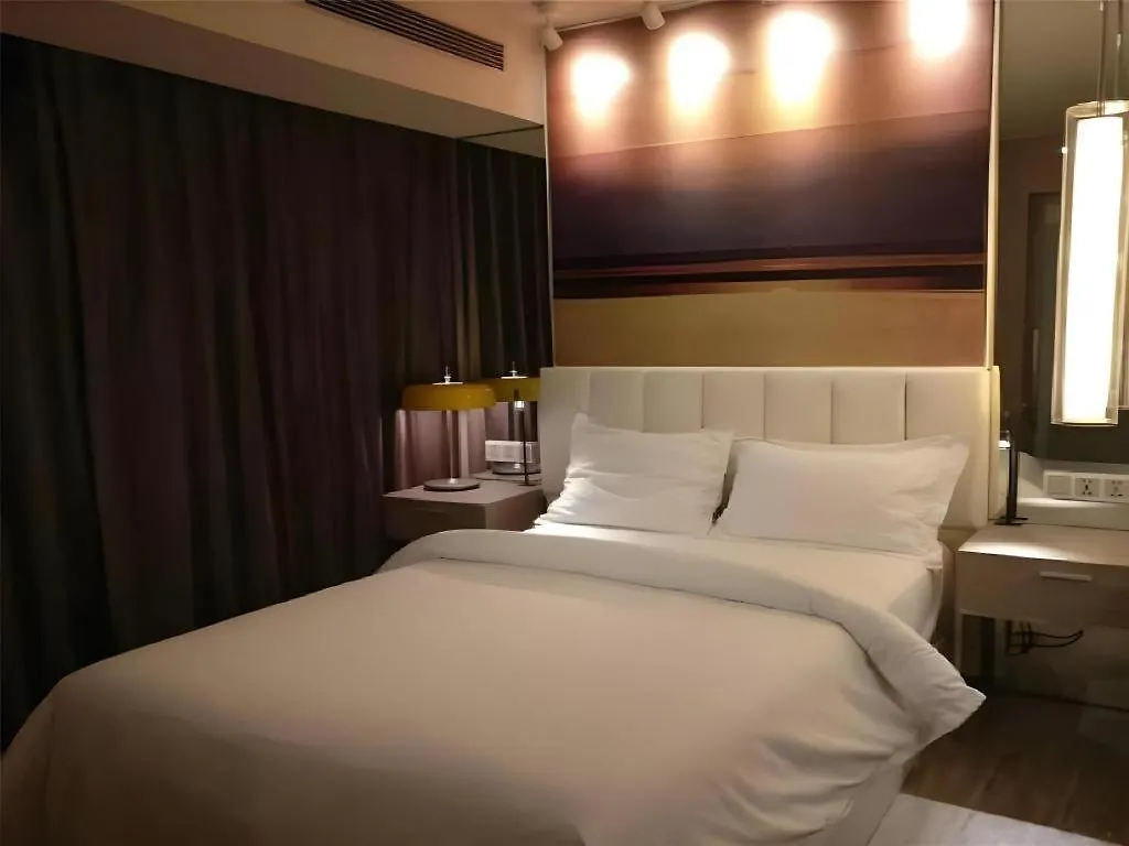 Jinjiang Metropolo Shanghai Xujiahui Nanhuating Hotel