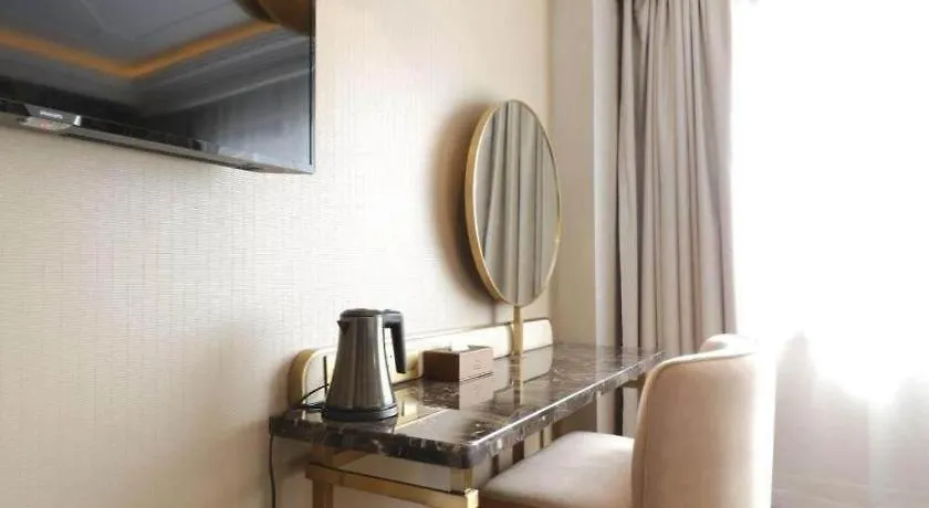 Jinjiang Metropolo Shanghai Xujiahui Nanhuating Hotel 4*,